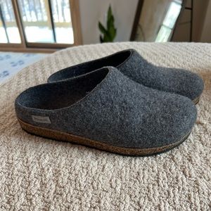 Women’s 7.5 Stegmann clogs - like new